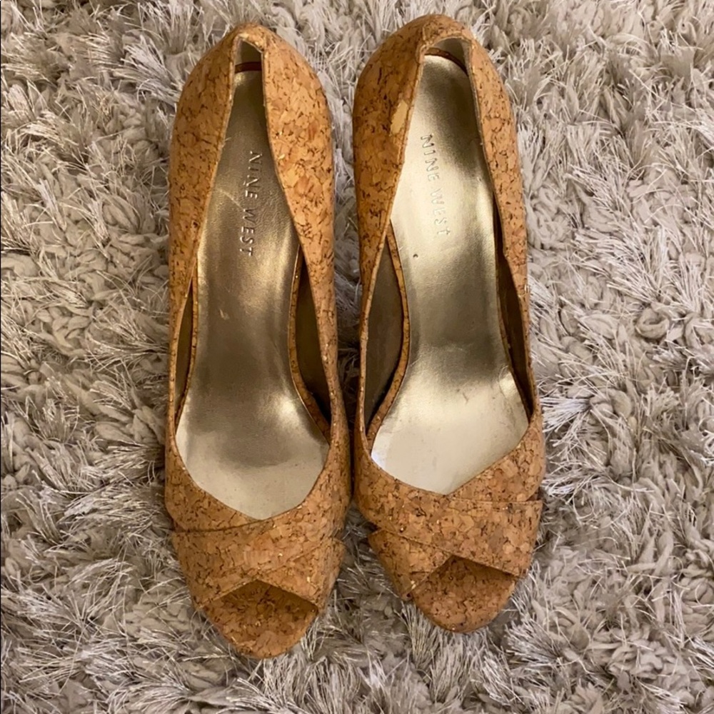 NINE WEST TAN PUMPS